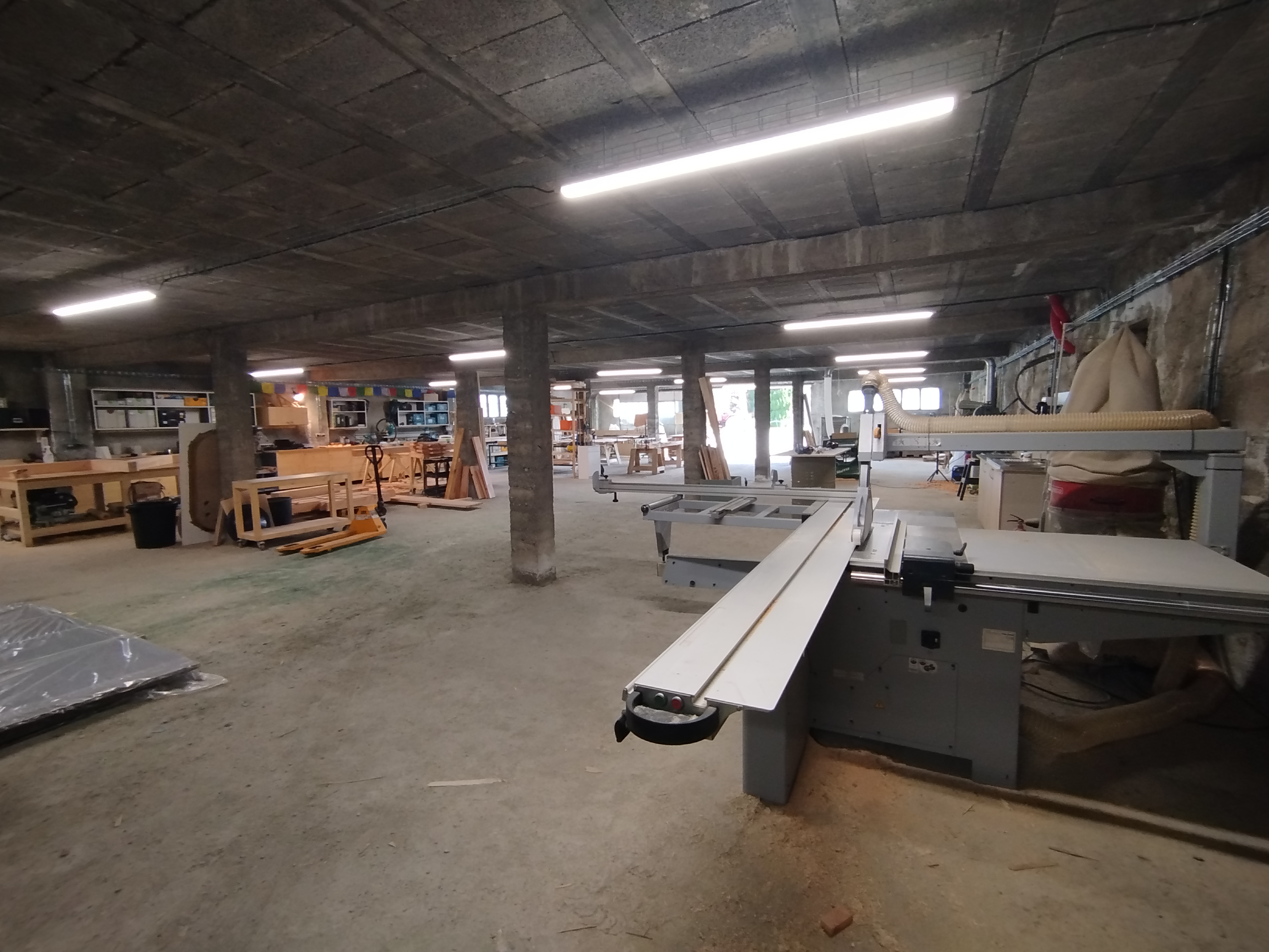 Atelier de fabrication des yourtes à Pierre-Châtel